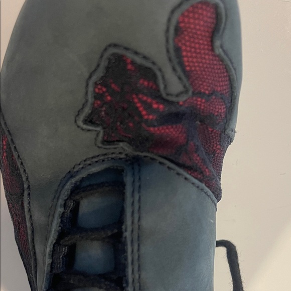 Puma Black and Gray Shoes with dark Pink  under black lace - Picture 10 of 11